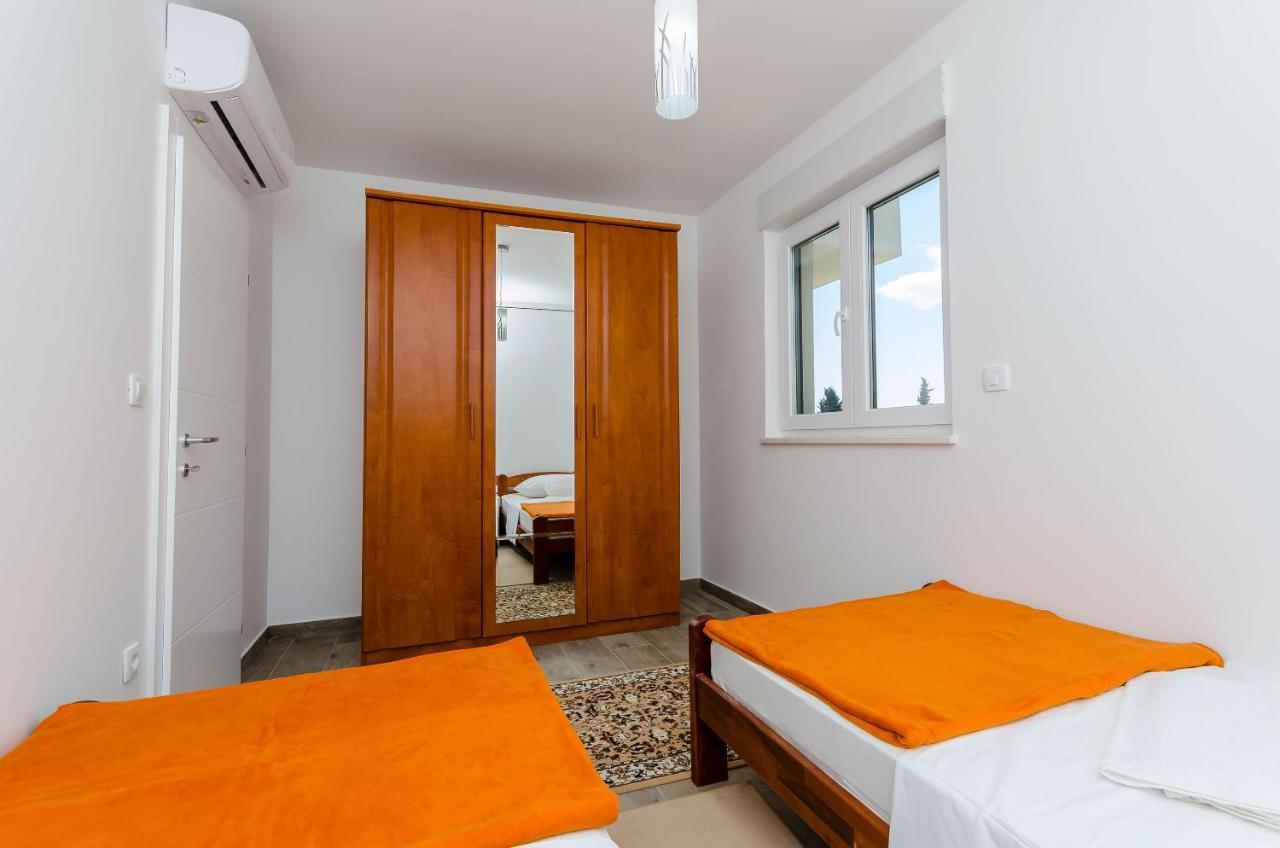 Apartment Rozalia Trogir Eksteriør bilde