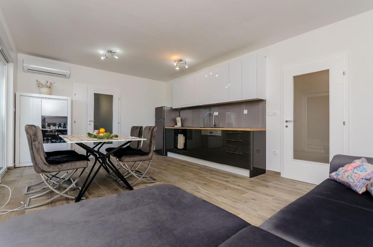 Apartment Rozalia Trogir Eksteriør bilde
